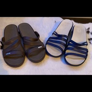 2 pairs of Crocs Womens Size 9 Slip On Sandals. Brown/Blue Grey